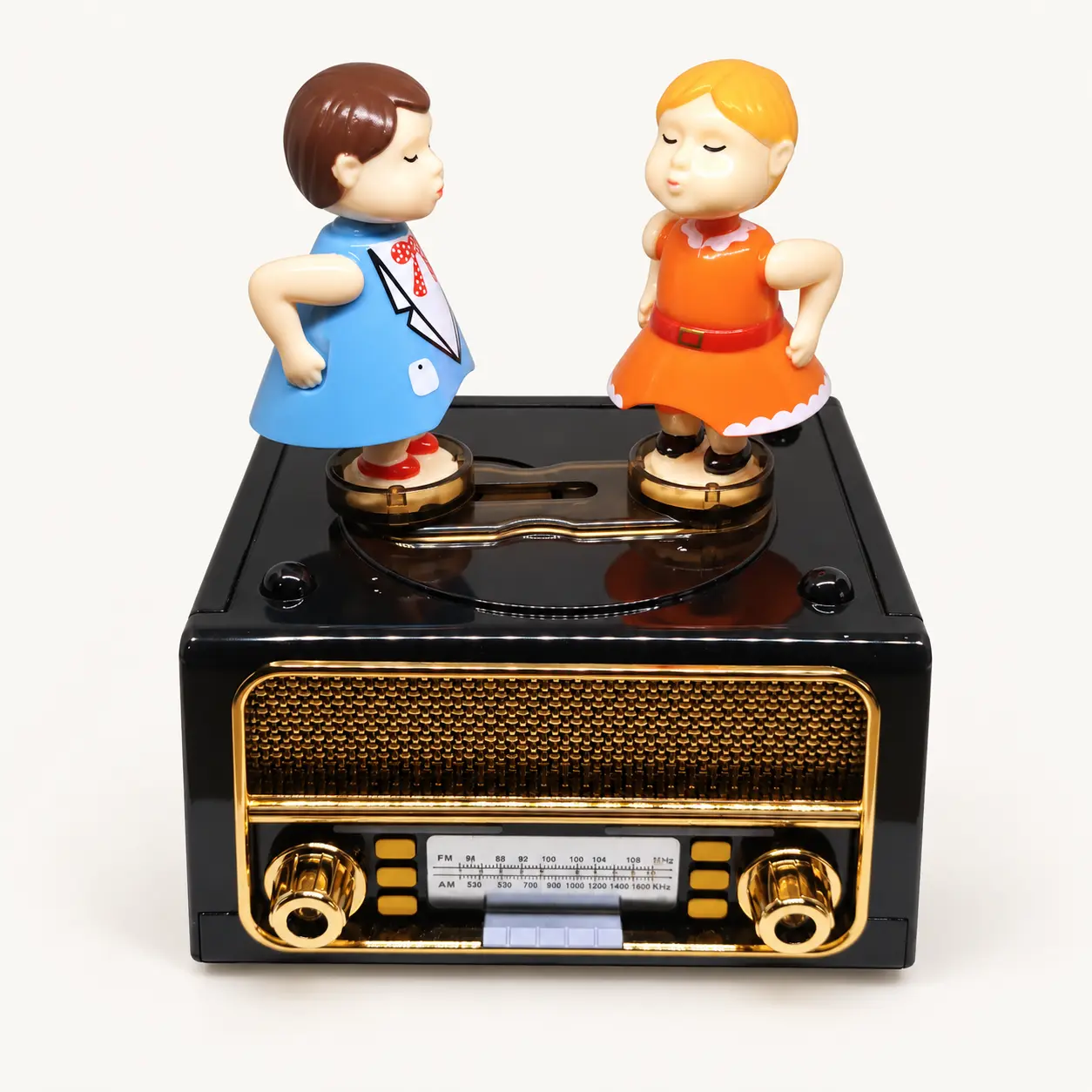Öpüşen Çift Müzik Kutusu